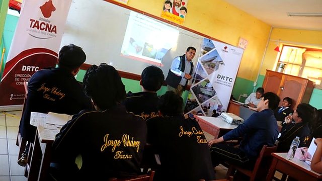 Tacna: 900 escolares aprenden sobre antenas y radiaciones