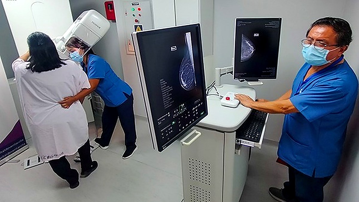 Minsa ofrece chequeos gratuitos de cáncer de mama en dos centros comerciales de Lima