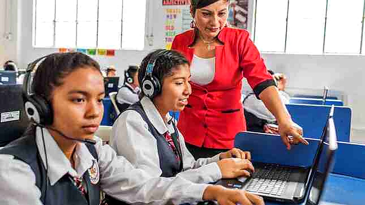 Minedu capacita a 3000 docentes en enseñanza del inglés