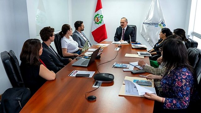 Migraciones se reúne con ONG Sin Fronteras para fortalecer la gestión migratoria y atender casos de vulnerabilidad