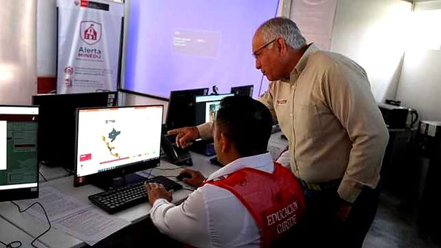 Minedu capacita a directores para alertar emergencias en tiempo real
