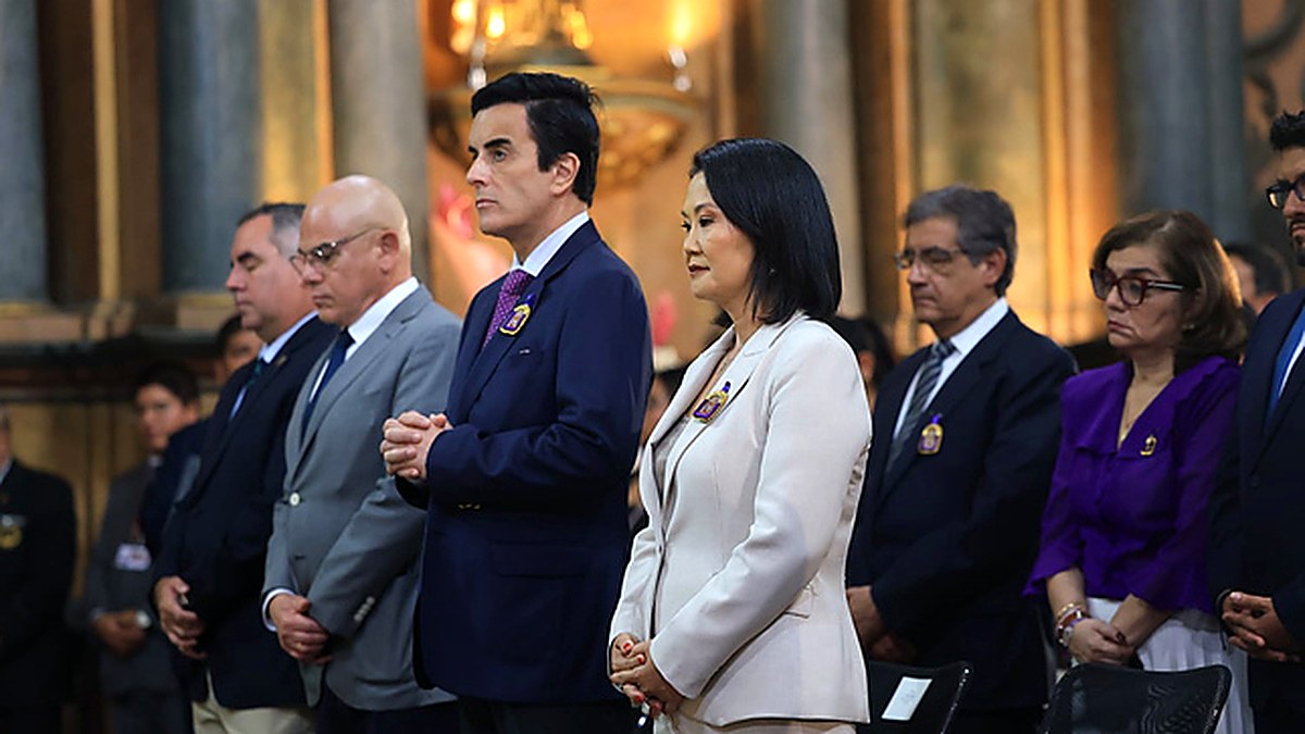 Canciller Espá lidera oración por la salud del papa León XIV