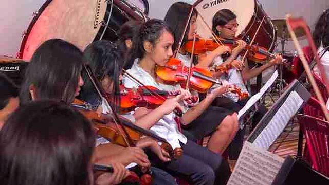Minedu equipa 19 escuelas con instrumentos musicales por los 15 años de Orquestando