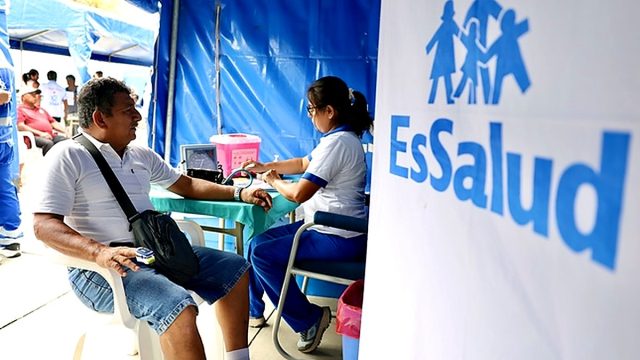 EsSalud despliega hospital móvil y 100 camas en Piura por El Niño