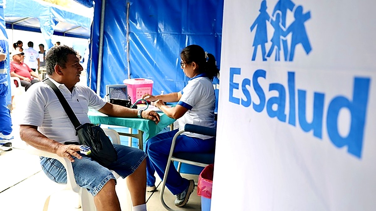 EsSalud despliega hospital móvil y 100 camas en Piura por El Niño