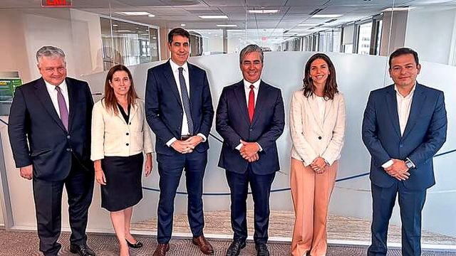 Ministro de Vivienda y funcionarios del BID revisan avance y financiamiento de proyectos de agua y saneamiento que alcanzan US$ 734 millones