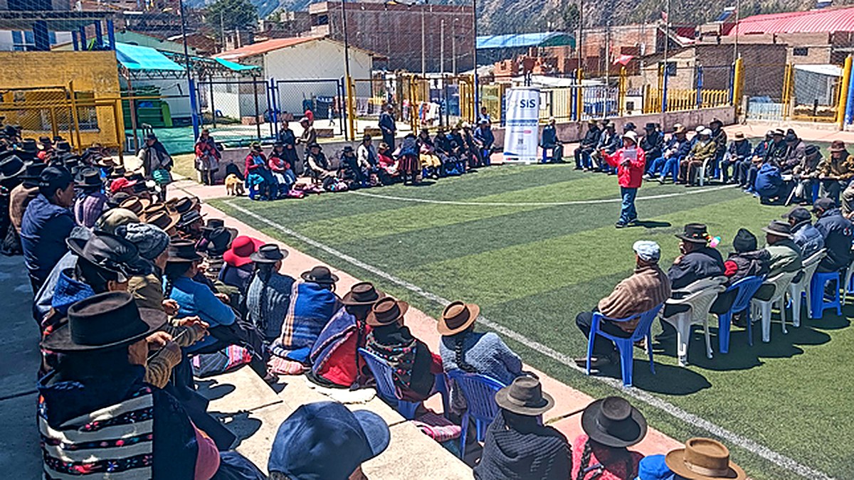 Huancavelica: adultos mayores aprenden a usar sus tarjetas bancarias con apoyo del Tambo Saccamarca
